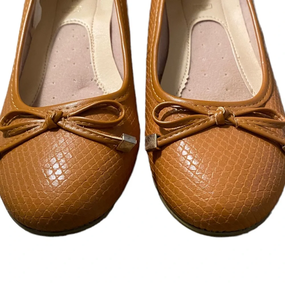 GOLD TOE WARM CARAMEL COMFORT BALLET FLATS SIZE 10M LIKE NEW! FAUX LEATHER FALL